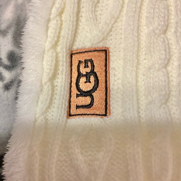 UGG Cream Cable Knit Beanie and Scarf Set - Picture 3 of 3